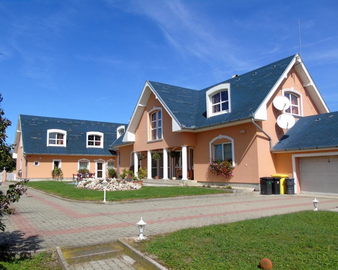 Szabadi Castle Villa Balatonszabadi Exterior photo